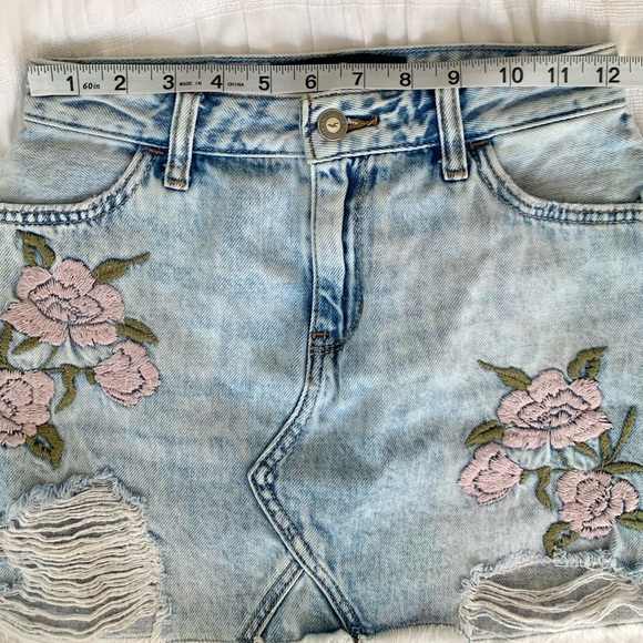 Hollister ~ 100% Cotton Lilac Flower Embroidered Denim Jean High Rise Skirt! - Picture 6 of 9